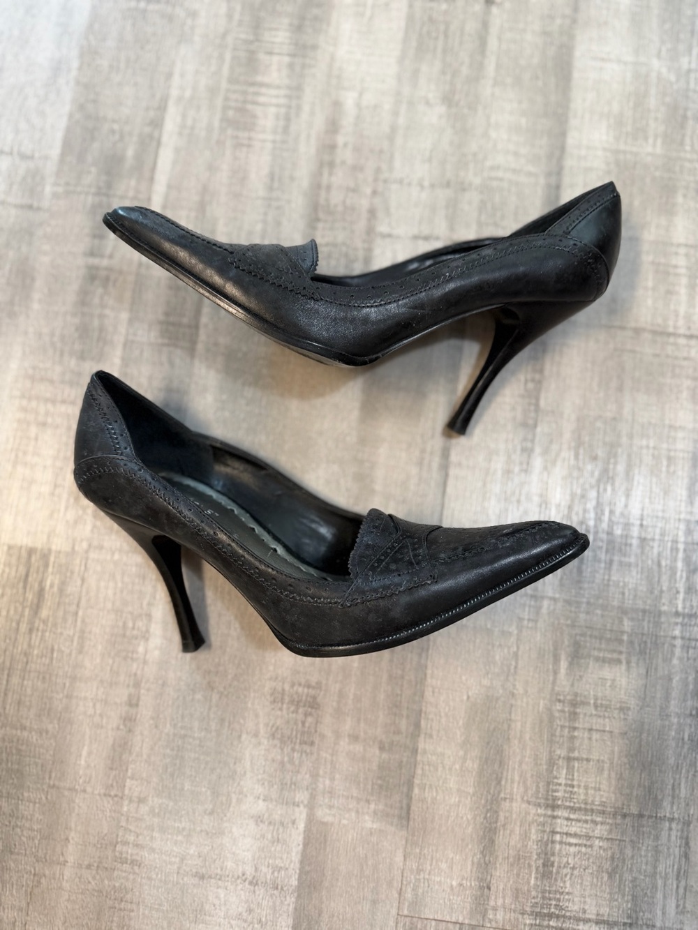 Vintage BCBGirls Black Leather Pointed Toe Heels Pumps Women Size 8 Loafer Style
